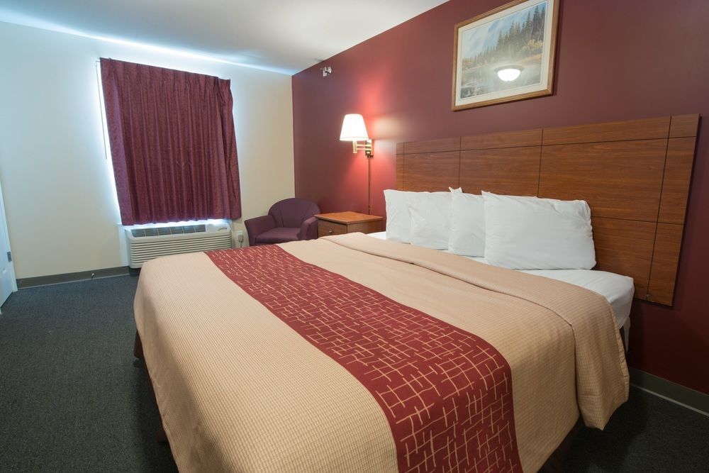 Red Roof Inn & Suites דיקינסון מראה חיצוני תמונה