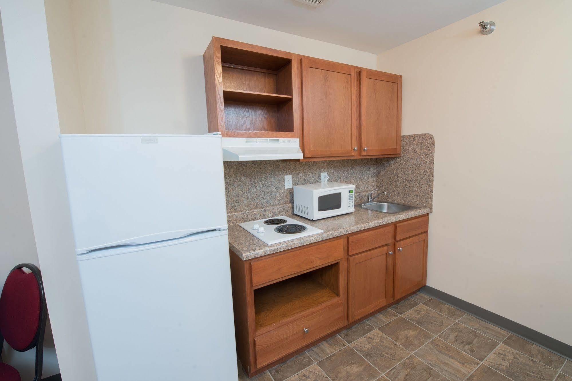 Red Roof Inn & Suites דיקינסון מראה חיצוני תמונה