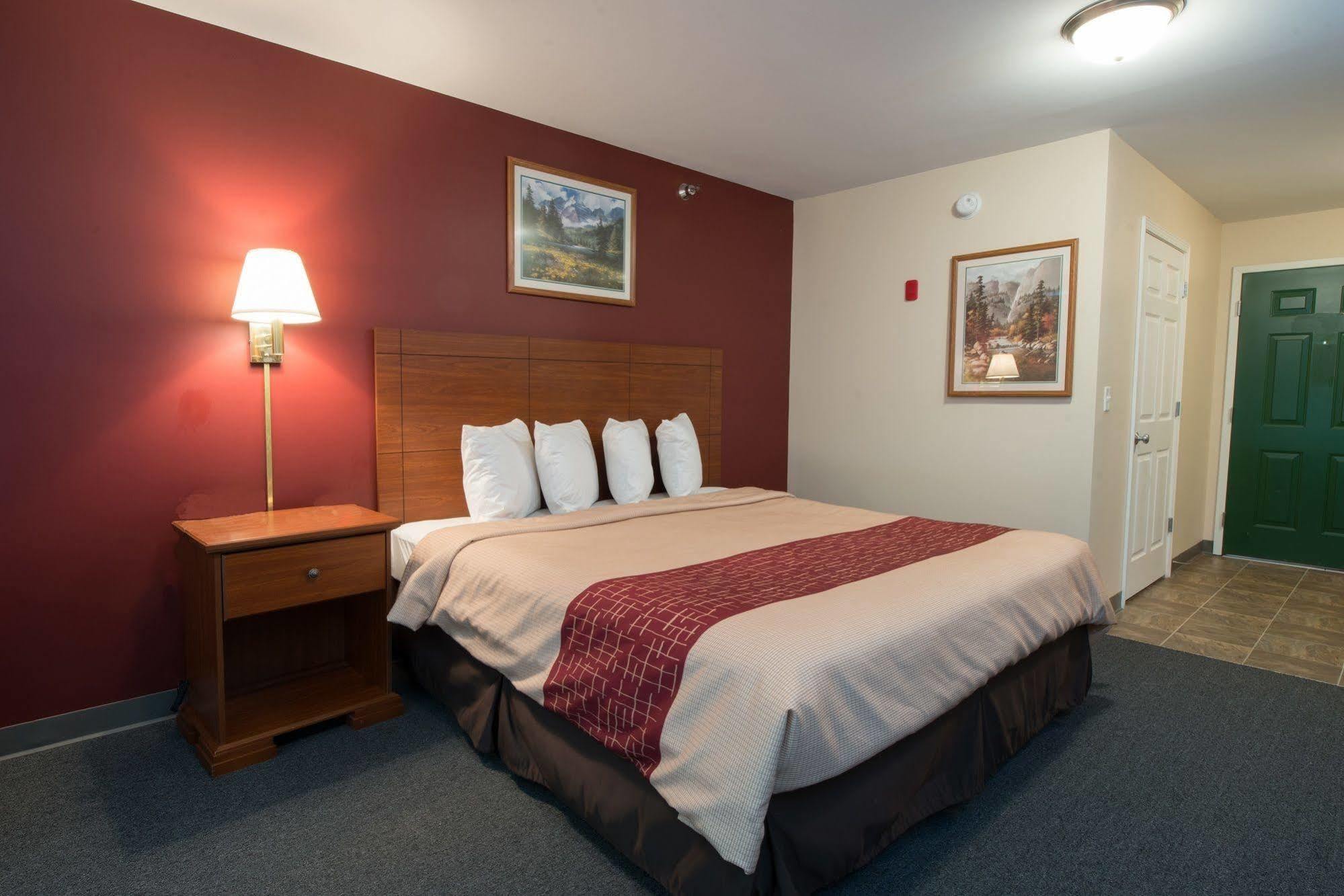 Red Roof Inn & Suites דיקינסון מראה חיצוני תמונה